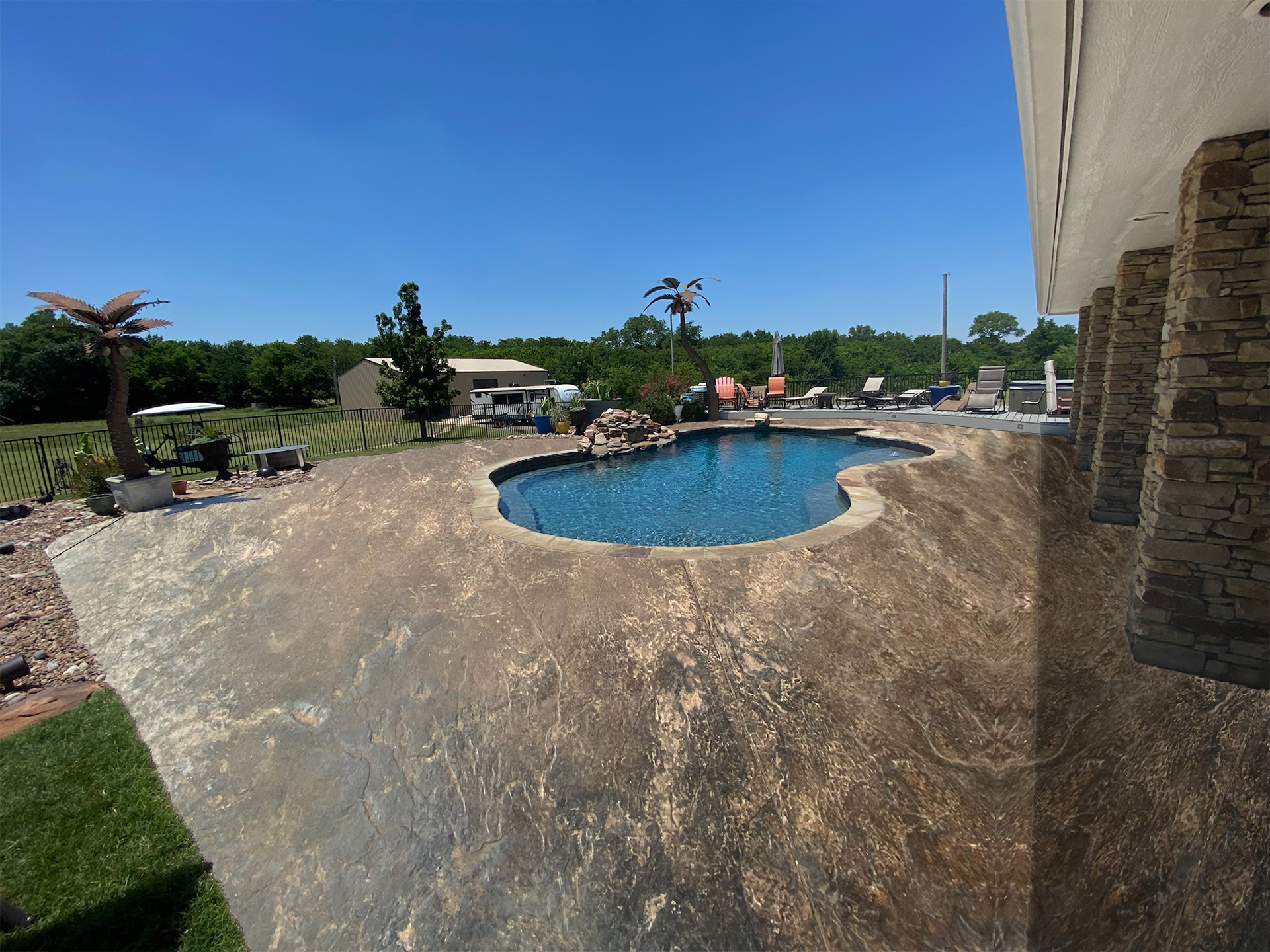 without outdoor rubber surfacing